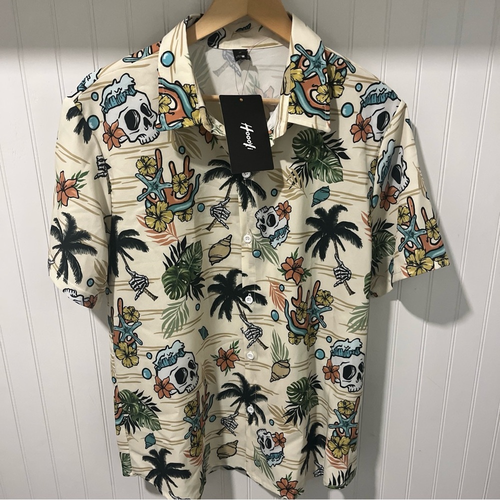 NEW Men’s Hoooyi Skulls Beach Shells button-front Hawaiian shirt Sz Medium